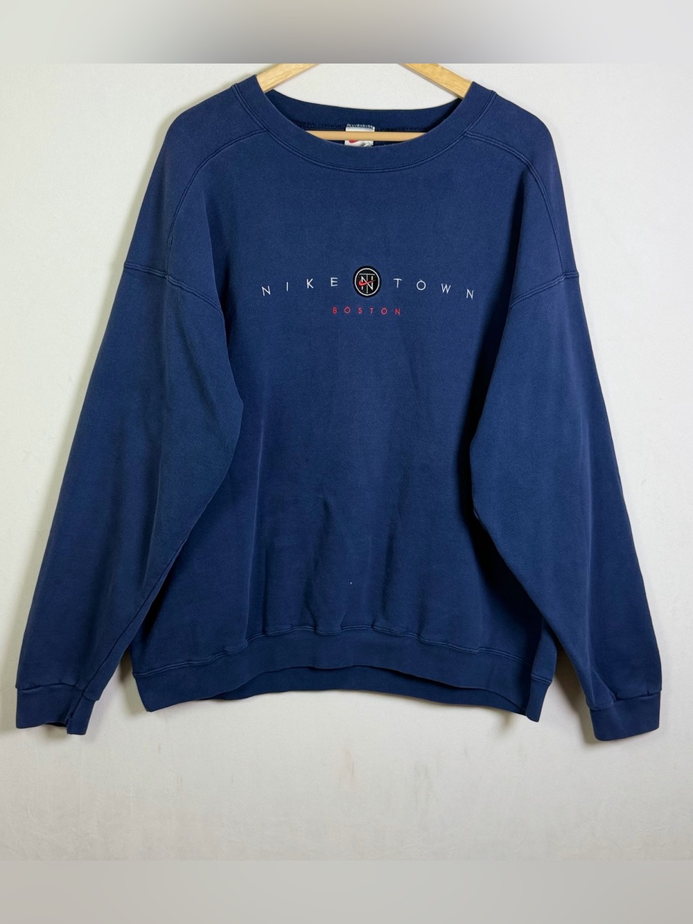 Nike NikeTown Boston Sweatshirt XL Blue Distressed Swoosh Crewneck Vintage 90s
